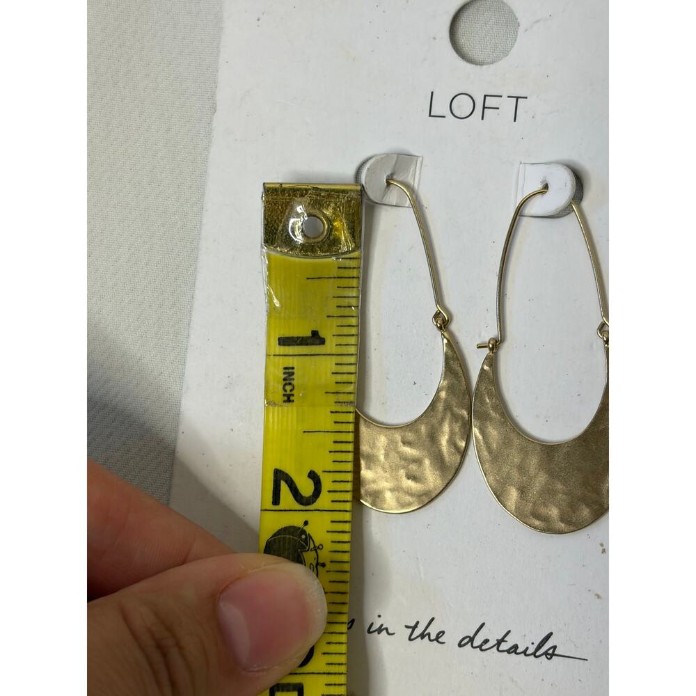 LOFT hammered crescent hoop earrings NEW on card Gold Tone - Picture 3 of 3